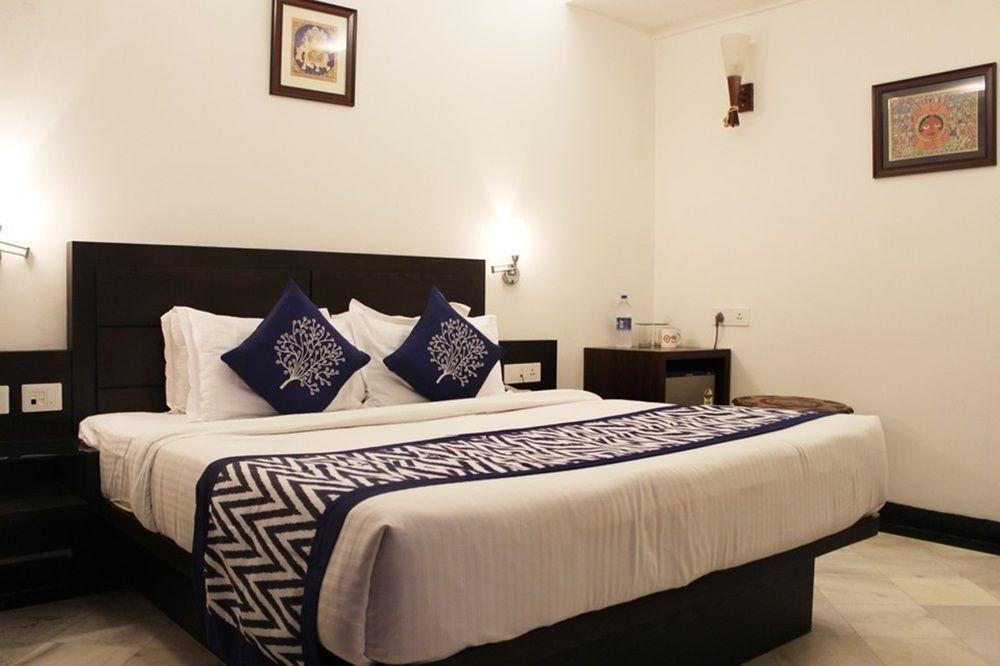 Oyo Flagship Hotel Rudra Palace อัครา ภายนอก รูปภาพ