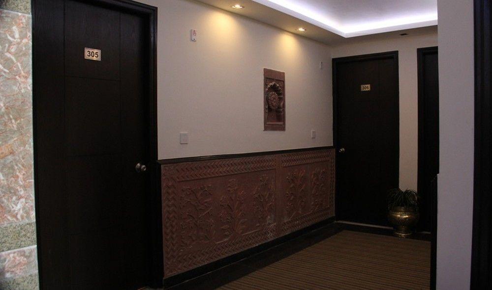 Oyo Flagship Hotel Rudra Palace อัครา ภายนอก รูปภาพ