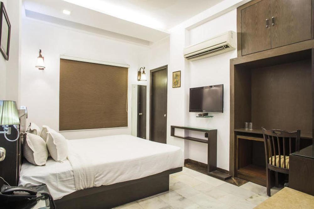 Oyo Flagship Hotel Rudra Palace อัครา ภายนอก รูปภาพ
