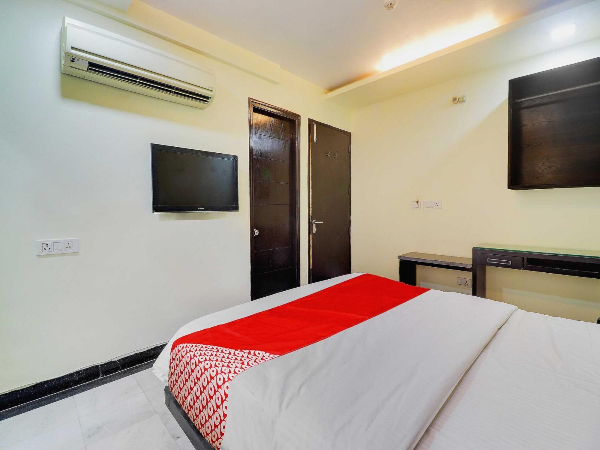 Oyo Flagship Hotel Rudra Palace อัครา ภายนอก รูปภาพ