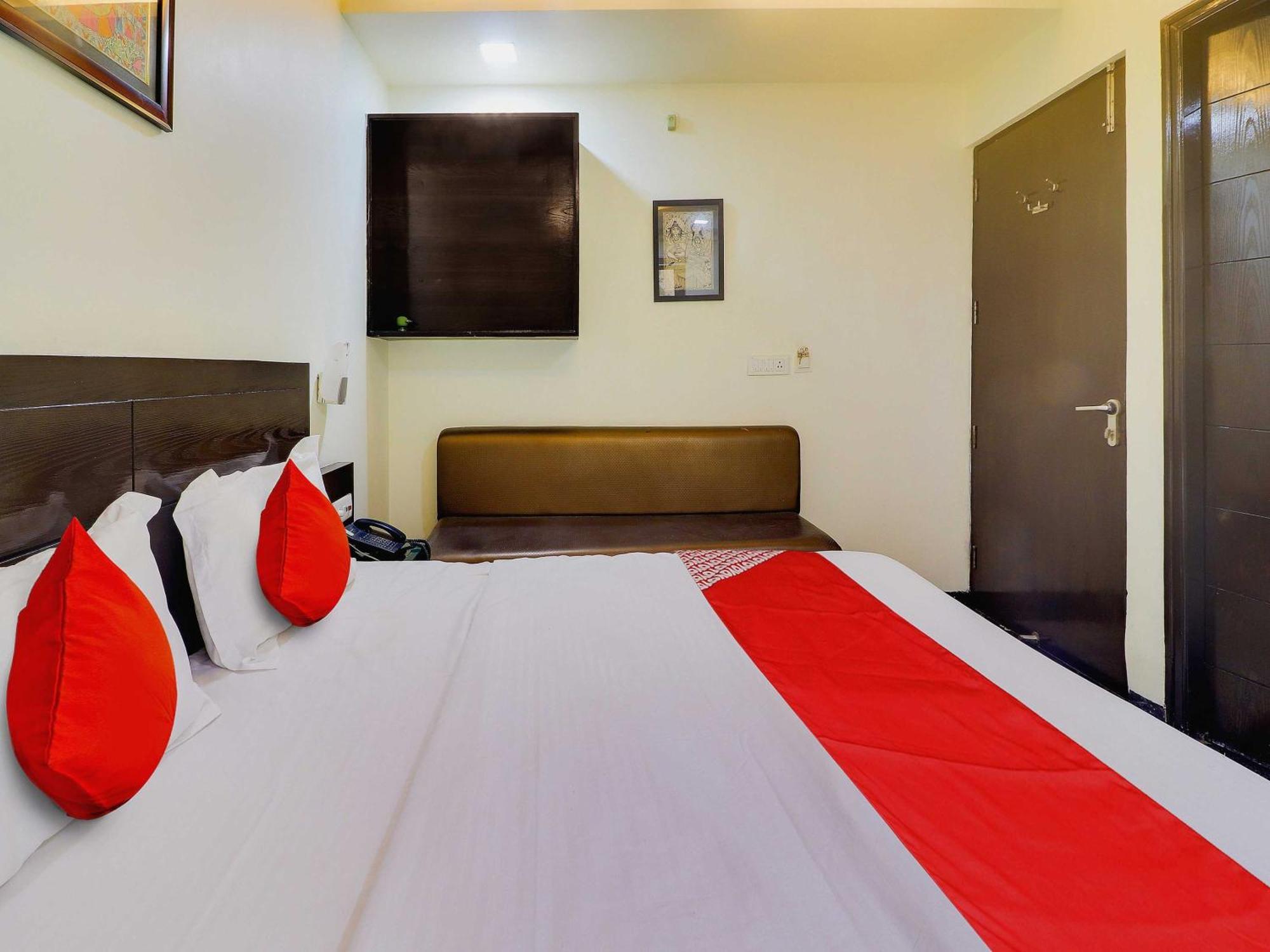 Oyo Flagship Hotel Rudra Palace อัครา ภายนอก รูปภาพ