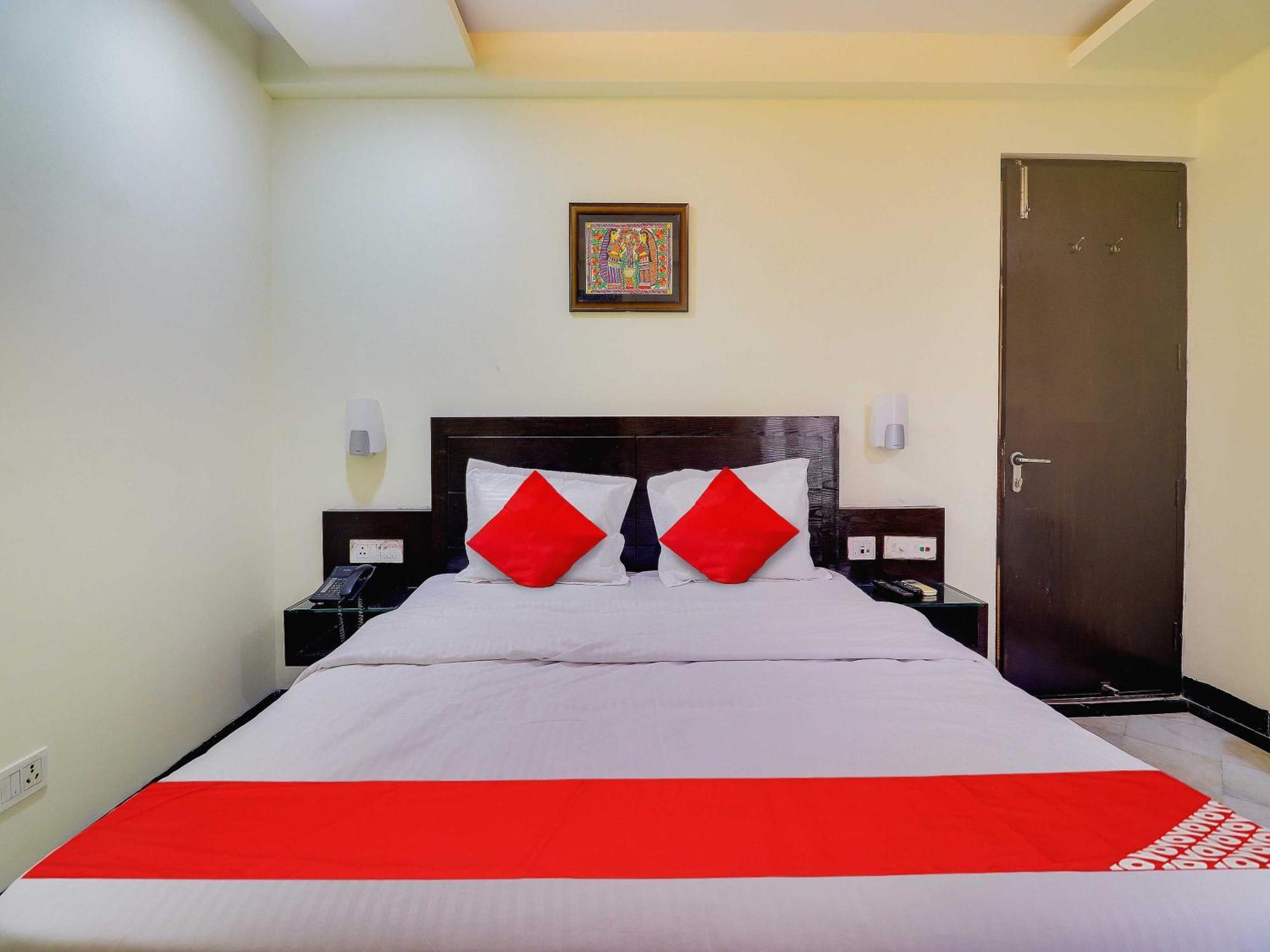 Oyo Flagship Hotel Rudra Palace อัครา ภายนอก รูปภาพ