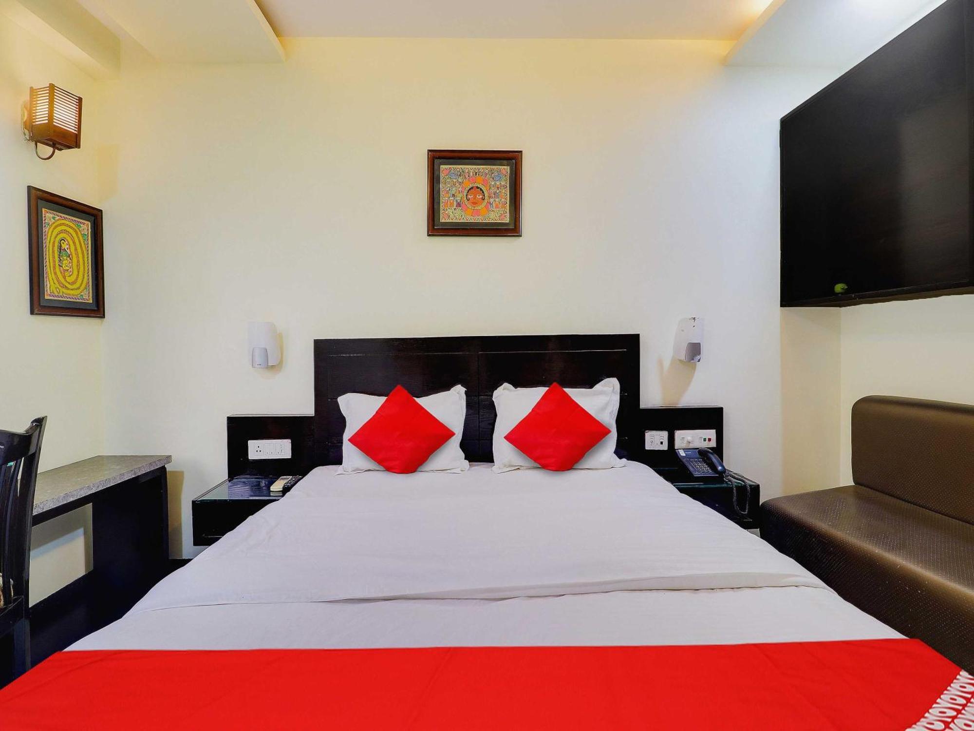 Oyo Flagship Hotel Rudra Palace อัครา ภายนอก รูปภาพ