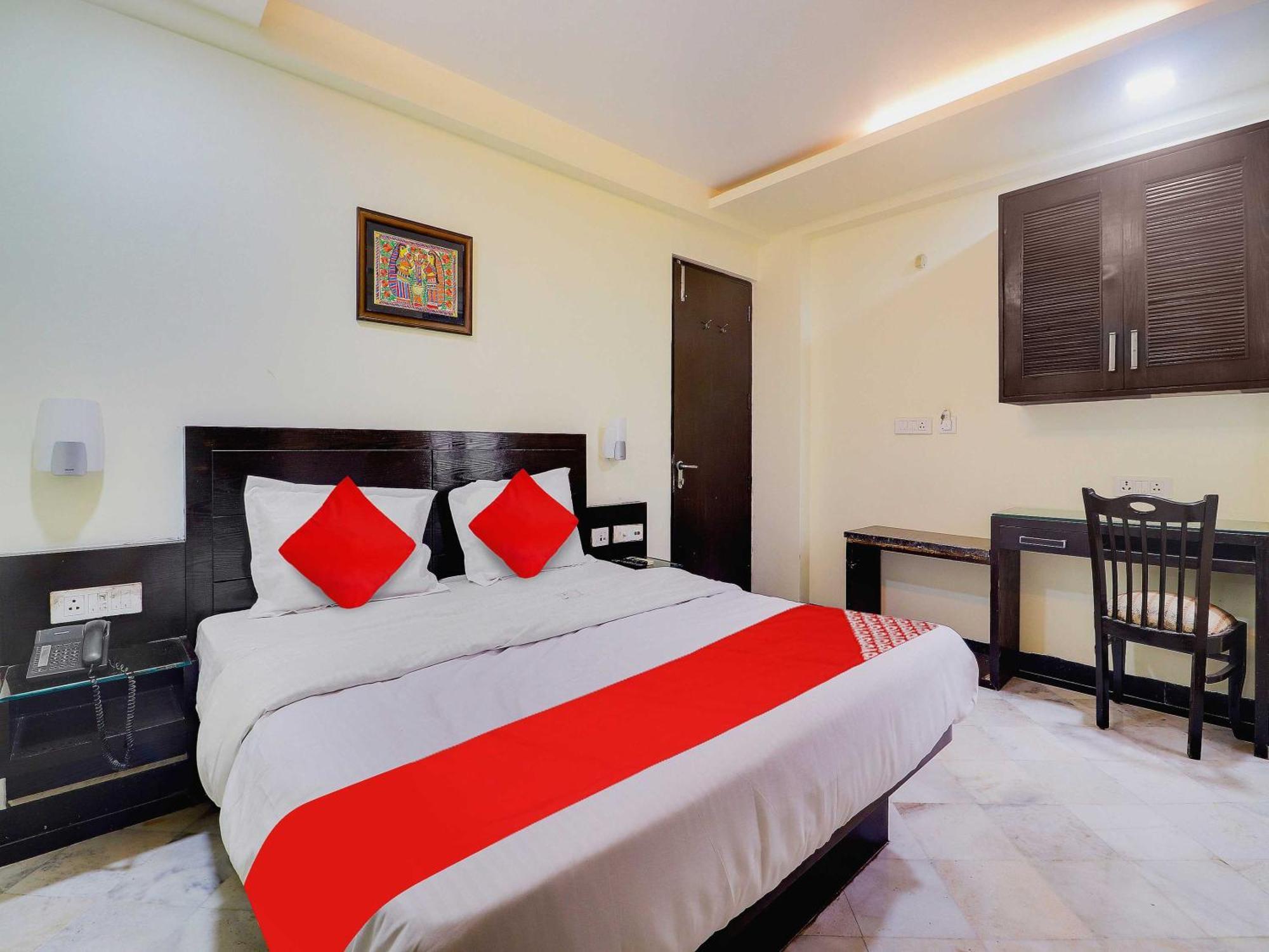 Oyo Flagship Hotel Rudra Palace อัครา ภายนอก รูปภาพ