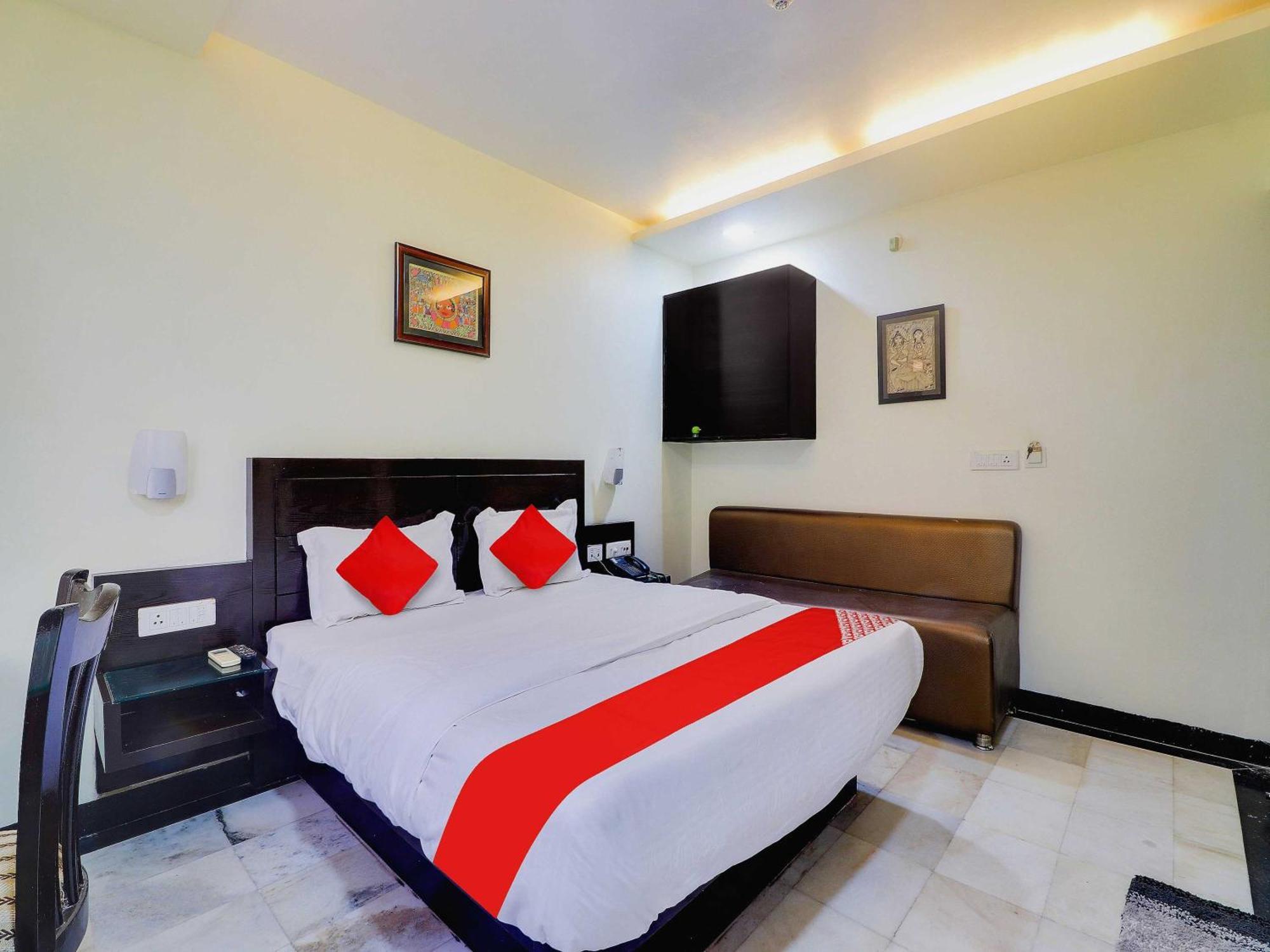 Oyo Flagship Hotel Rudra Palace อัครา ภายนอก รูปภาพ