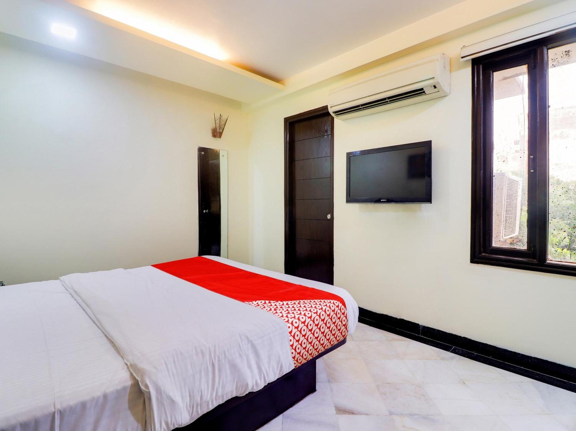 Oyo Flagship Hotel Rudra Palace อัครา ภายนอก รูปภาพ