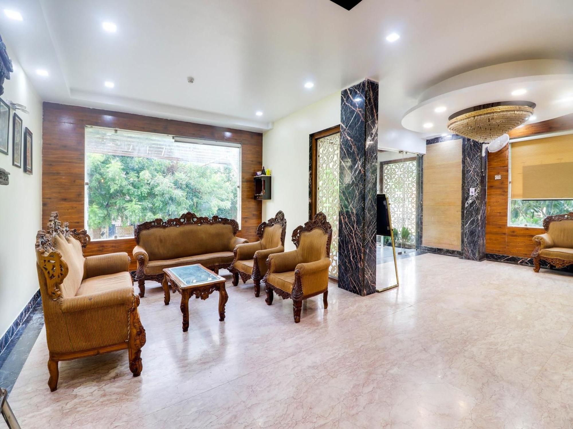 Oyo Flagship Hotel Rudra Palace อัครา ภายนอก รูปภาพ