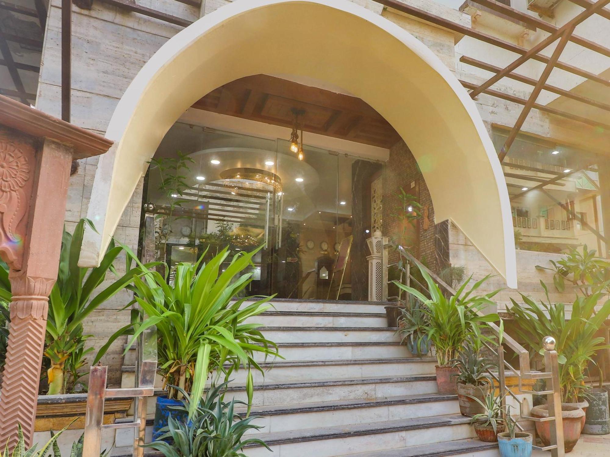 Oyo Flagship Hotel Rudra Palace อัครา ภายนอก รูปภาพ