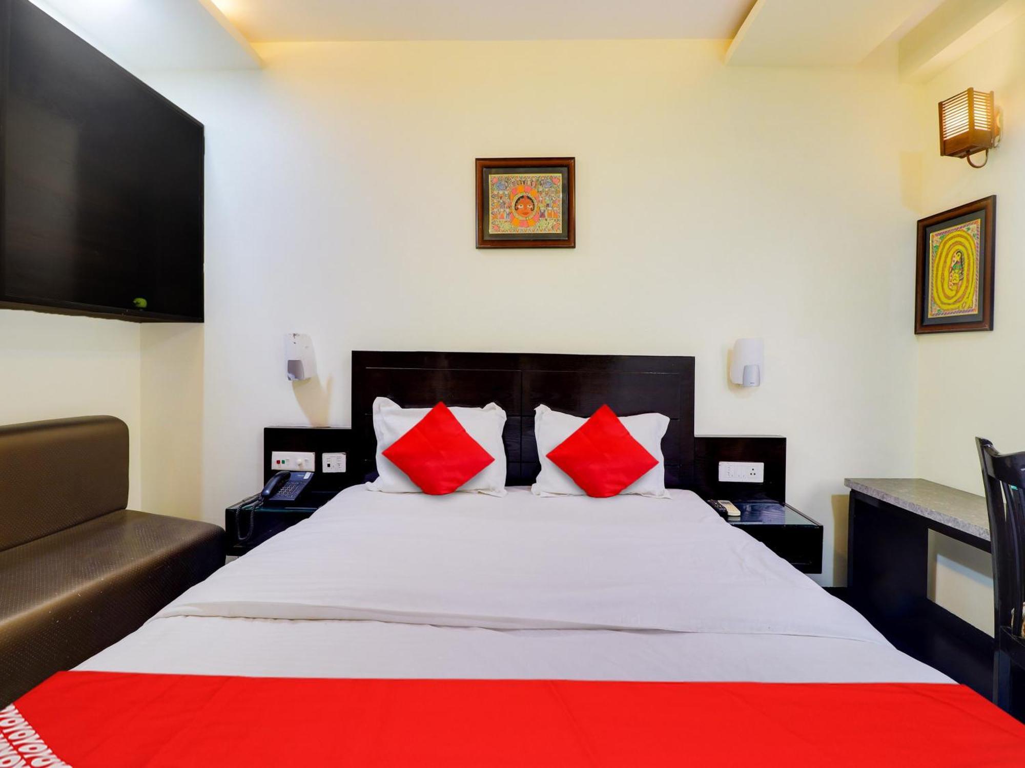 Oyo Flagship Hotel Rudra Palace อัครา ภายนอก รูปภาพ