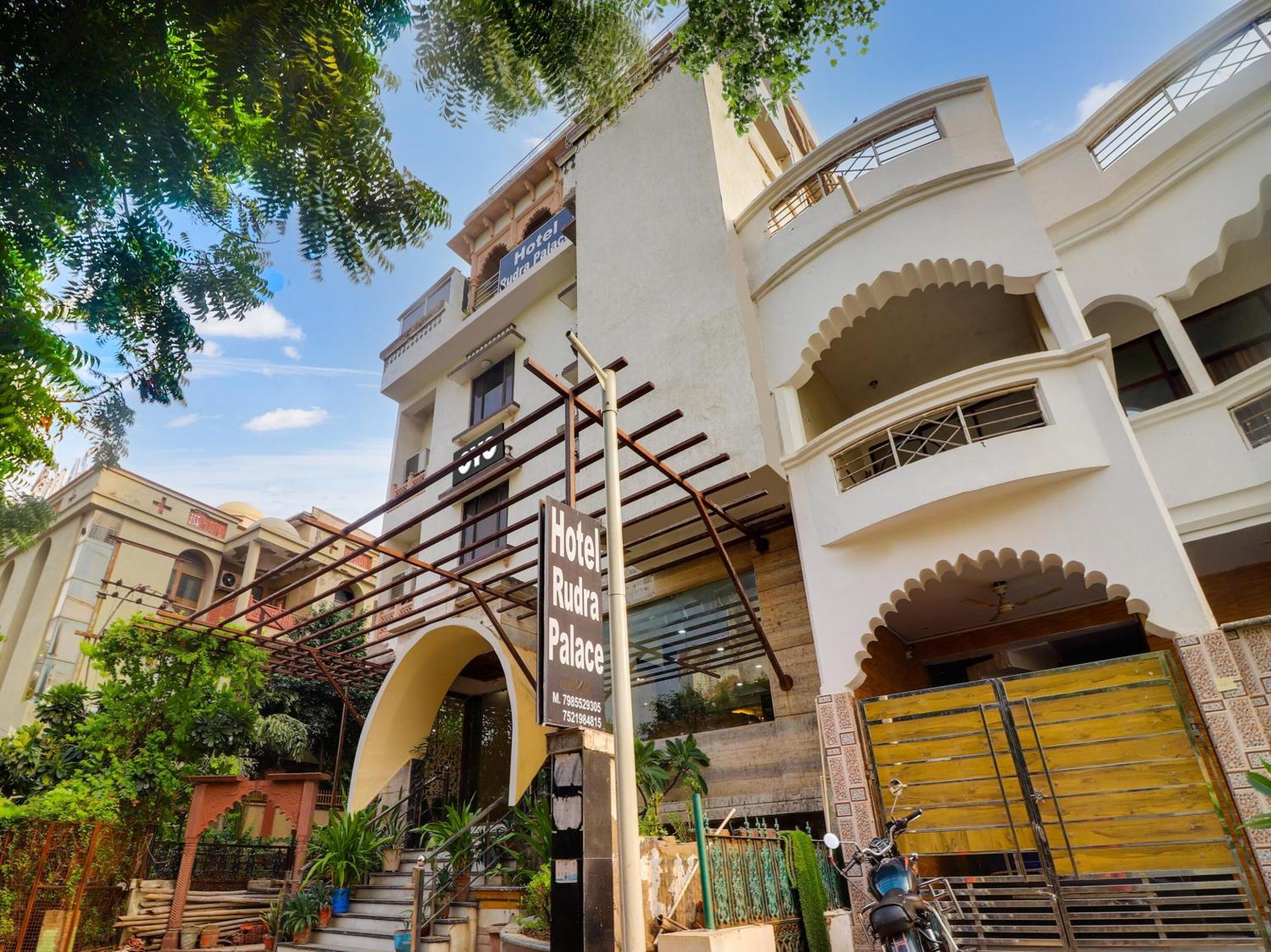 Oyo Flagship Hotel Rudra Palace อัครา ภายนอก รูปภาพ