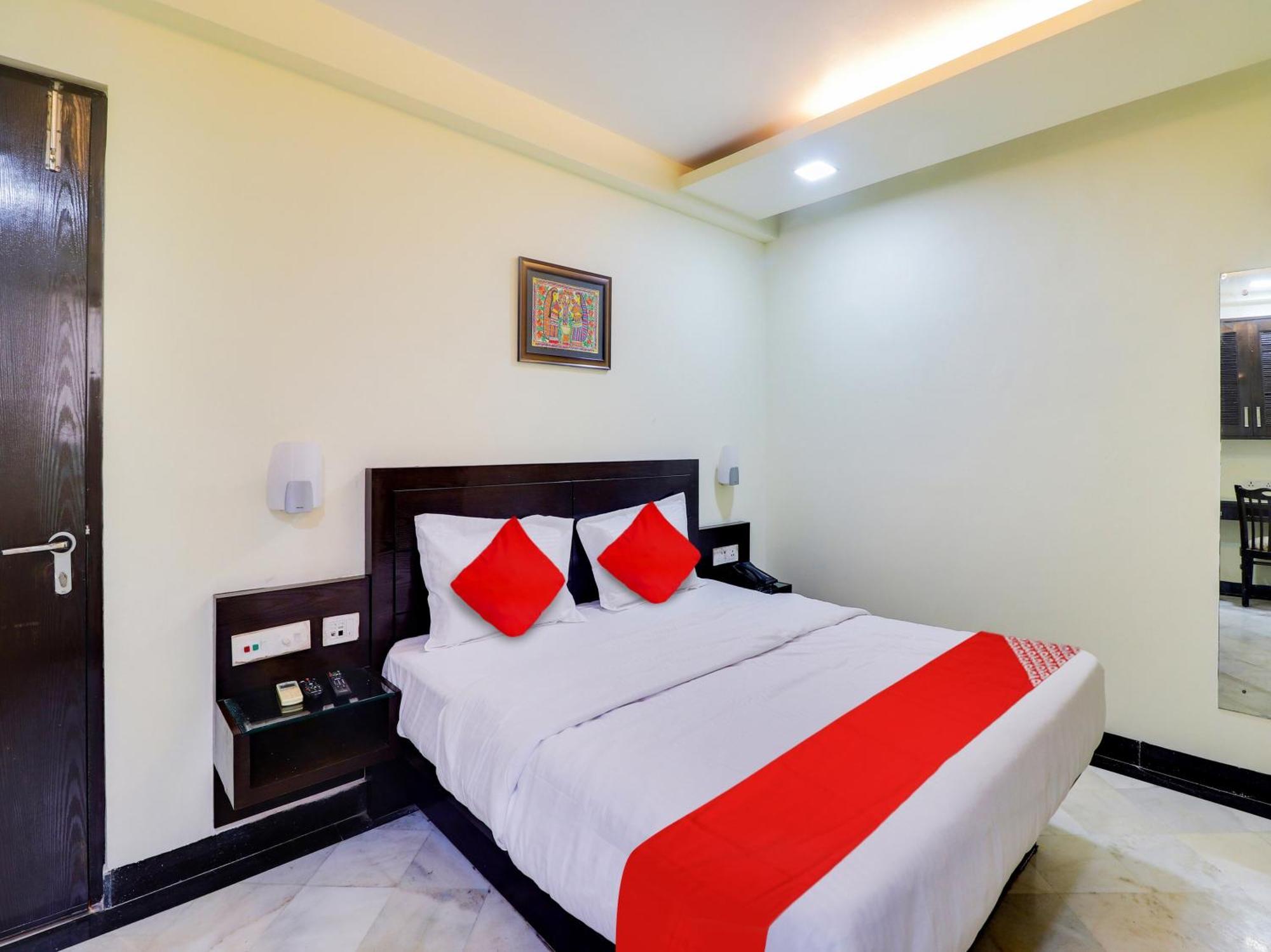 Oyo Flagship Hotel Rudra Palace อัครา ภายนอก รูปภาพ
