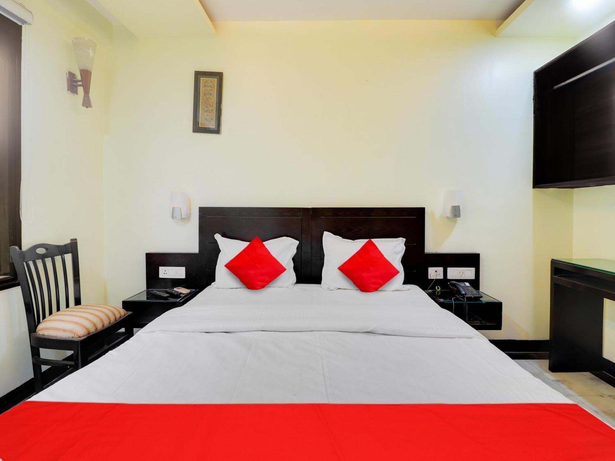 Oyo Flagship Hotel Rudra Palace อัครา ภายนอก รูปภาพ
