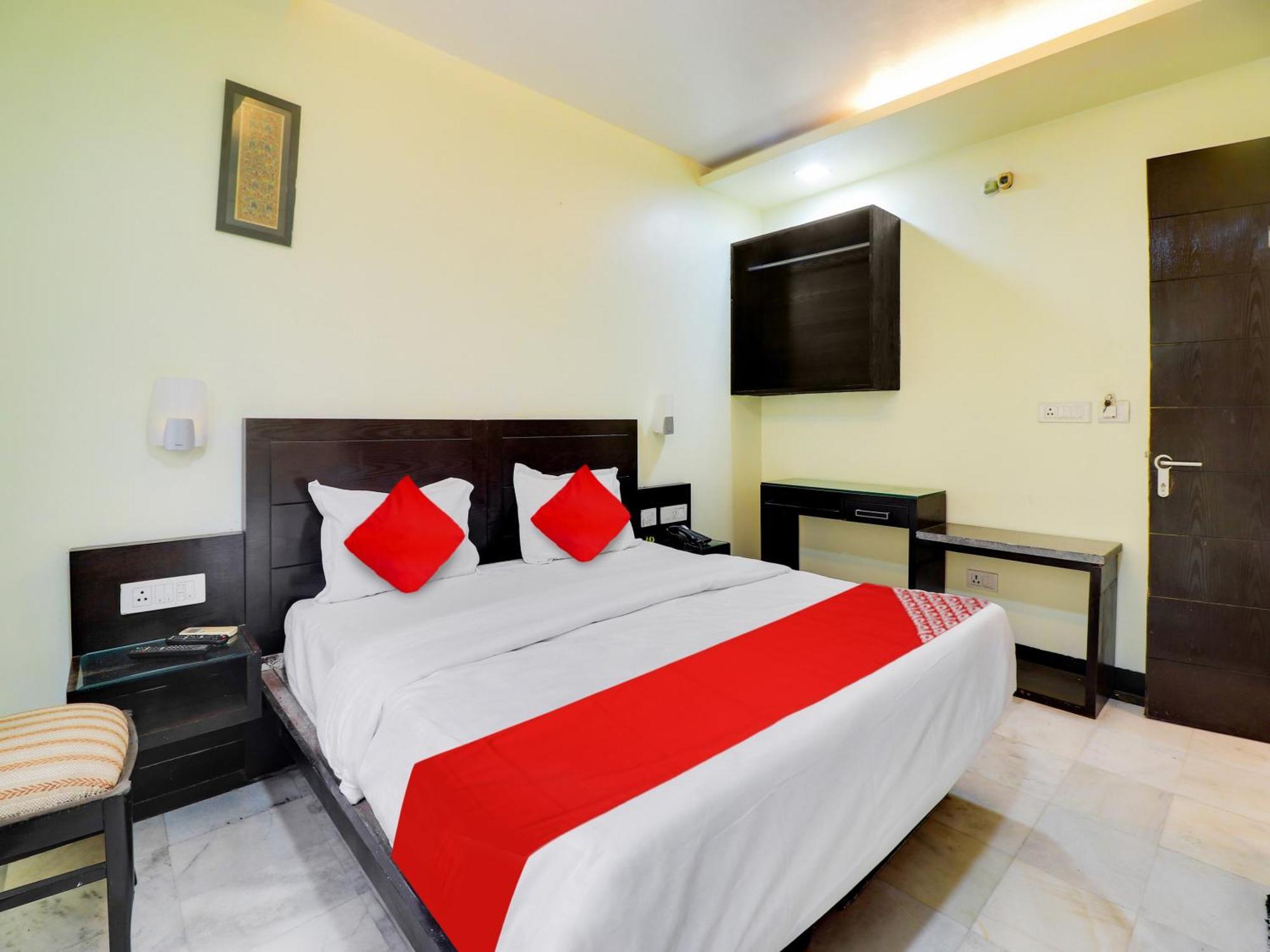 Oyo Flagship Hotel Rudra Palace อัครา ภายนอก รูปภาพ