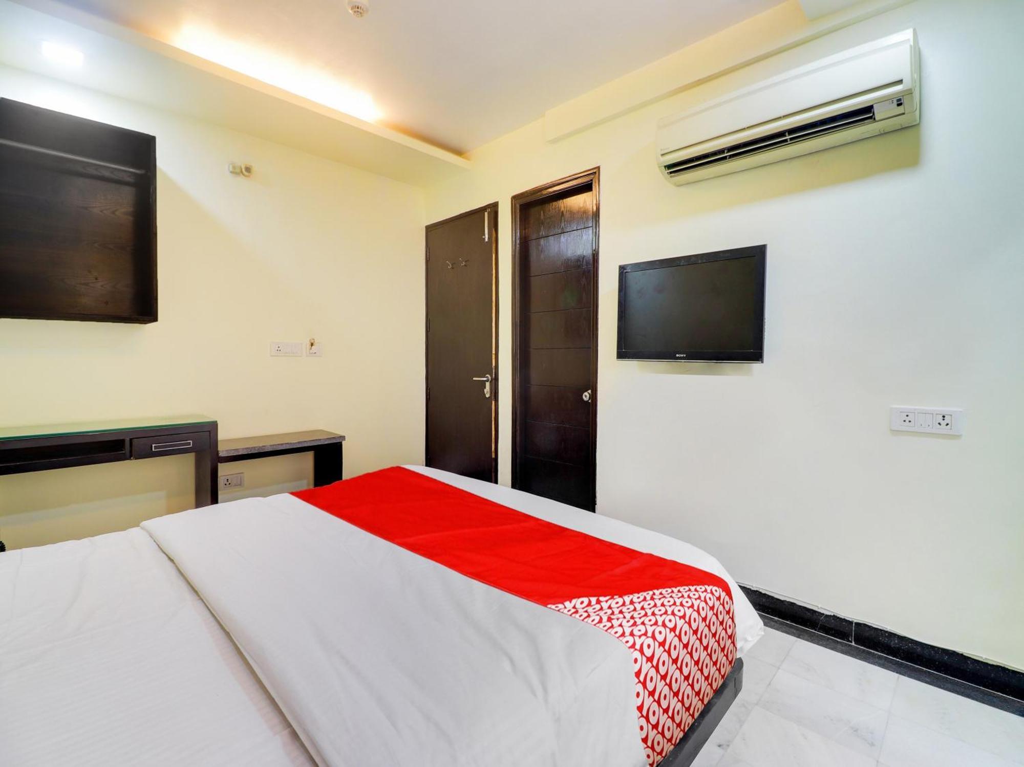 Oyo Flagship Hotel Rudra Palace อัครา ภายนอก รูปภาพ