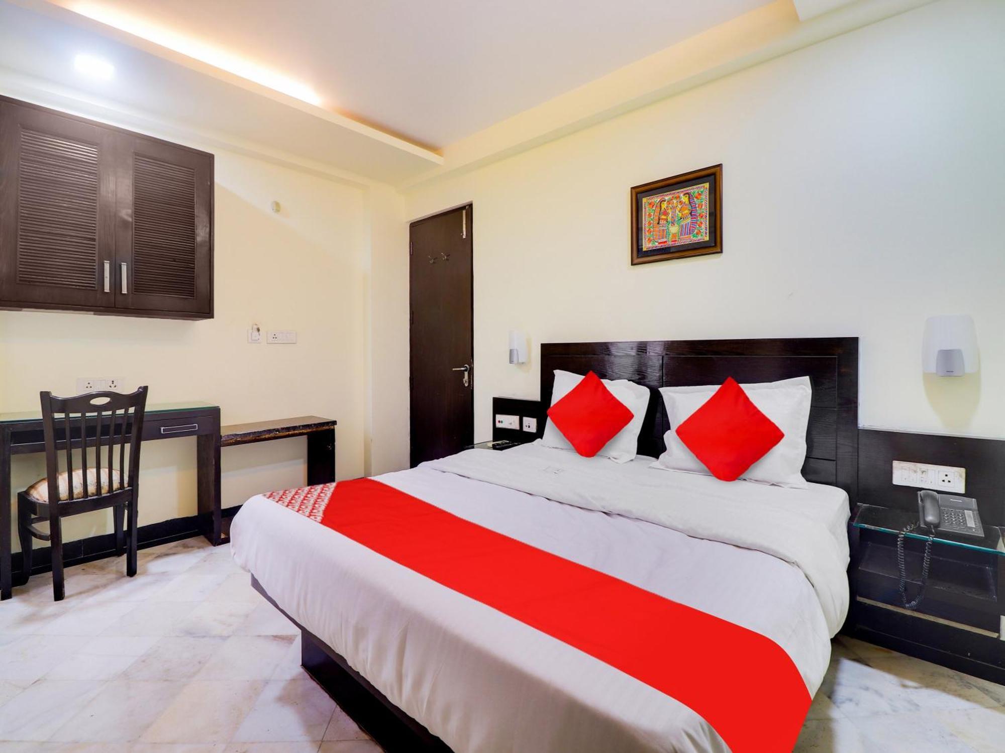 Oyo Flagship Hotel Rudra Palace อัครา ภายนอก รูปภาพ