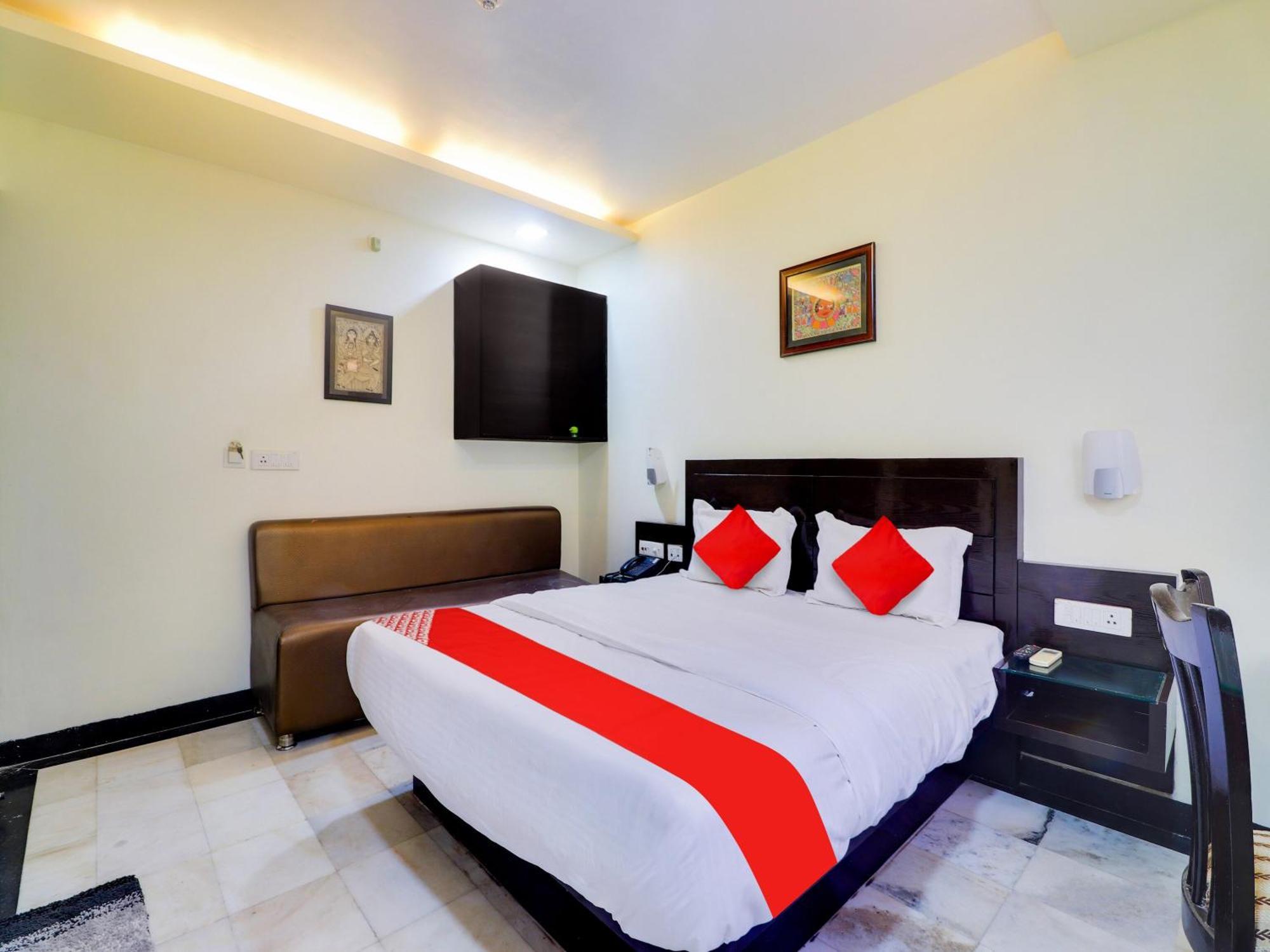 Oyo Flagship Hotel Rudra Palace อัครา ภายนอก รูปภาพ