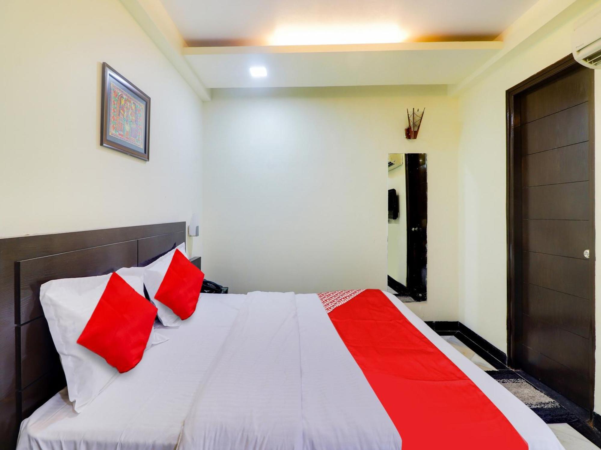 Oyo Flagship Hotel Rudra Palace อัครา ภายนอก รูปภาพ
