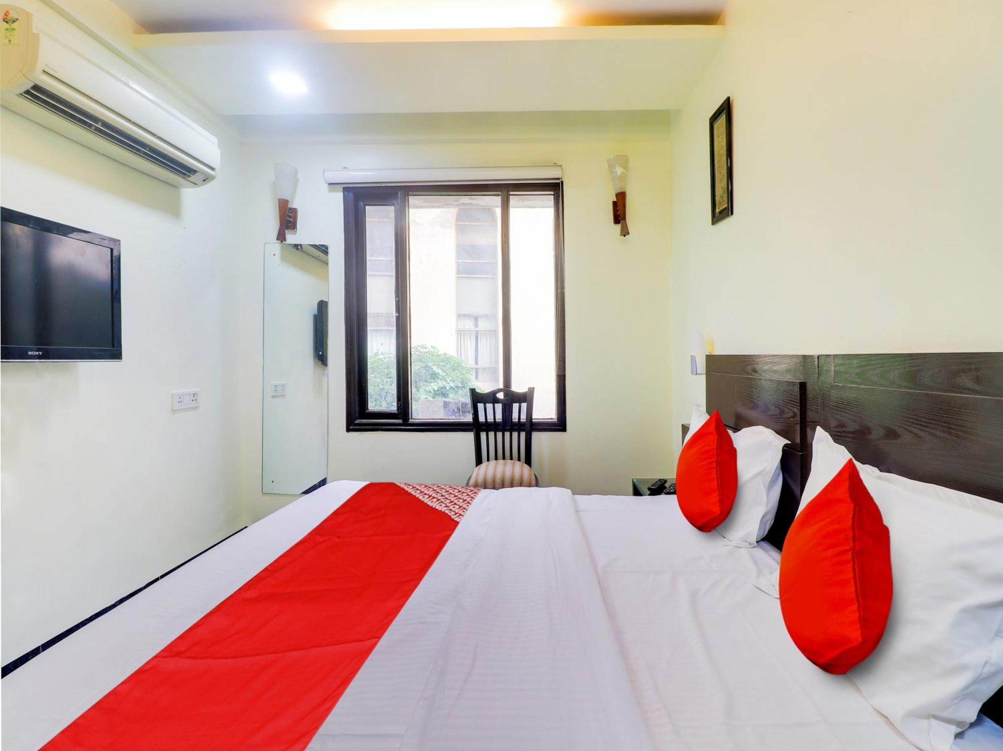 Oyo Flagship Hotel Rudra Palace อัครา ภายนอก รูปภาพ