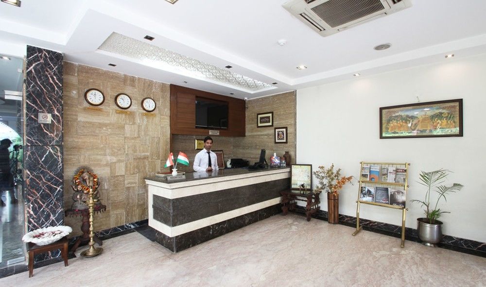 Oyo Flagship Hotel Rudra Palace อัครา ภายนอก รูปภาพ
