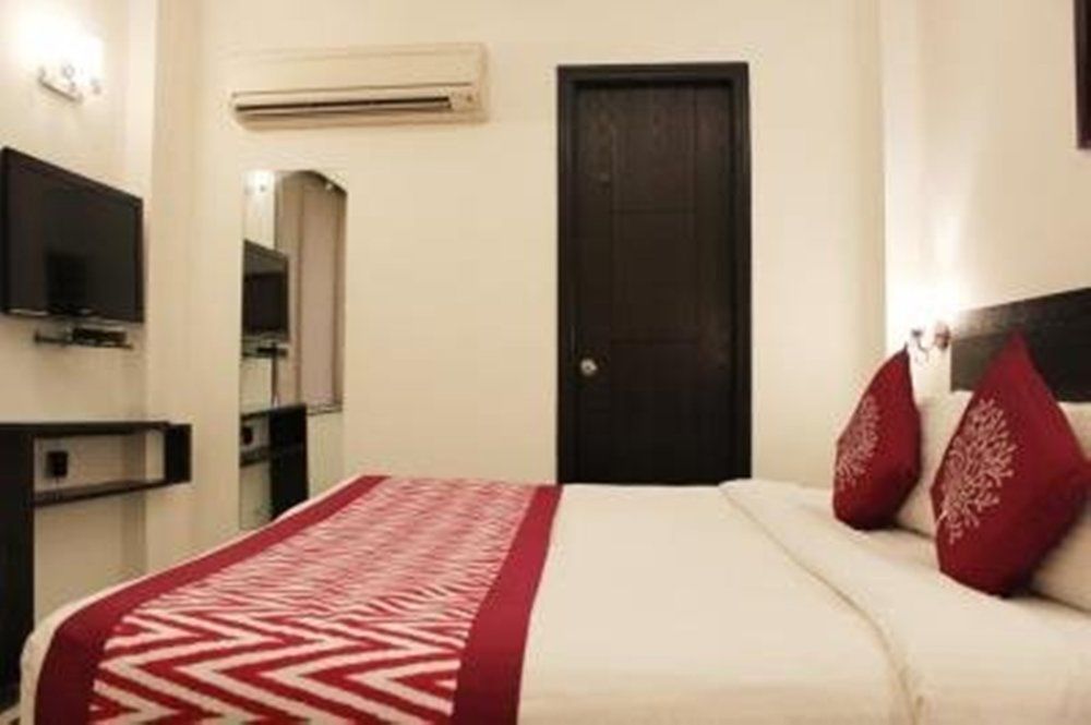 Oyo Flagship Hotel Rudra Palace อัครา ภายนอก รูปภาพ