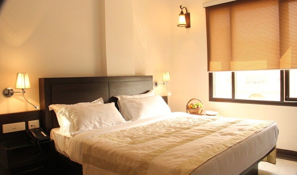 Oyo Flagship Hotel Rudra Palace อัครา ภายนอก รูปภาพ